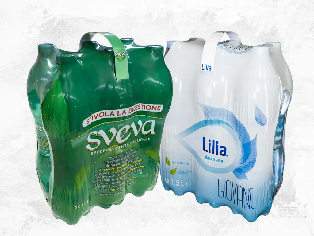 Confezioni da 6 bottiglie d'acqua Lilia e Sveva con maniglia adesiva applicata dall'applicatore di maniglie XHE. Soluzione di packaging innovativa per un trasporto confortevole e una presa sicura, ideale per linee di imbottigliamento veloci.